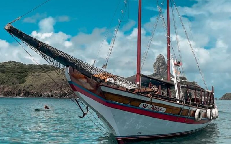 Escuna Sancho Fernando de Noronha 001